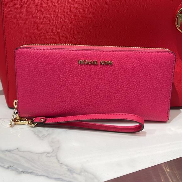 MICHAEL KORS
Leather Continental Wristlet Phone Case Wallet 
Electric Pink 
NWT - Picture 5 of 16